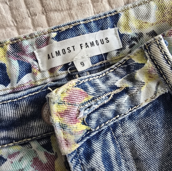 Almost Famous Floral Distressed Jean Shorts - Picture 3 of 4